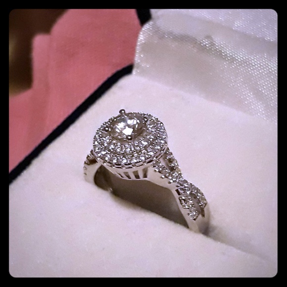 Ring - Picture 1 of 3
